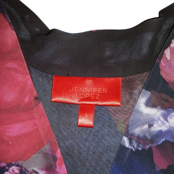 Jennifer Lopez Red Long Sleeve Floral Wrap Top with Notched Collar size small - Picture 2 of 2